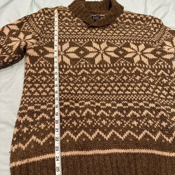 Men’s Wool Olive Green/ Brown G.H. Bass Chunky Snowflake Sweater. Rolled Collar. - Picture 4 of 10